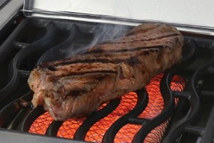 gazoviy-grill-napoleon-rogue-425-s-keramicheskoy-infrakrasnoy-gorelkoy-sizzle-zone